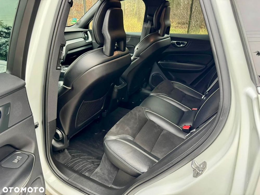 Volvo XC 60 D4 AWD R-Design - 24