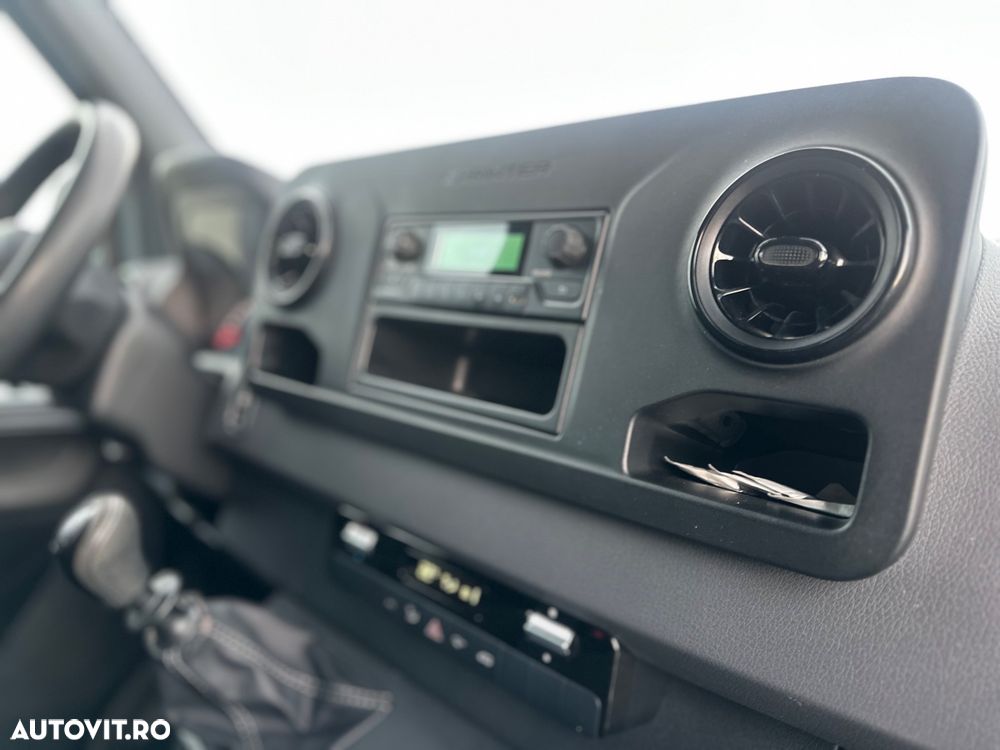 Mercedes-Benz Sprinter - 13