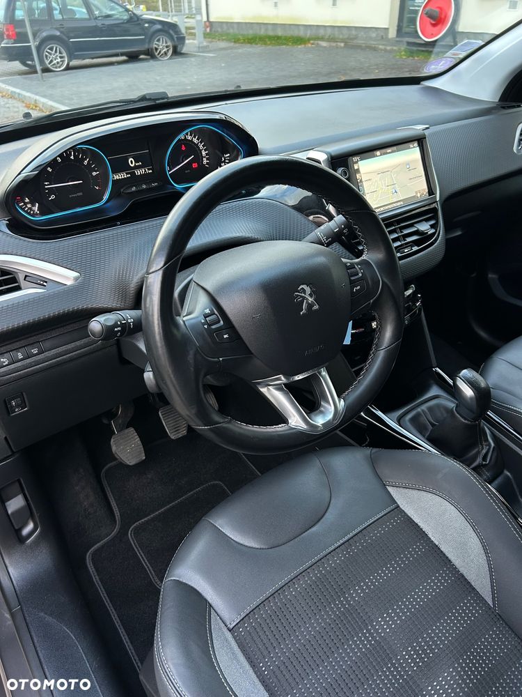 Peugeot 2008 1.2 Pure Tech Allure S&S - 19