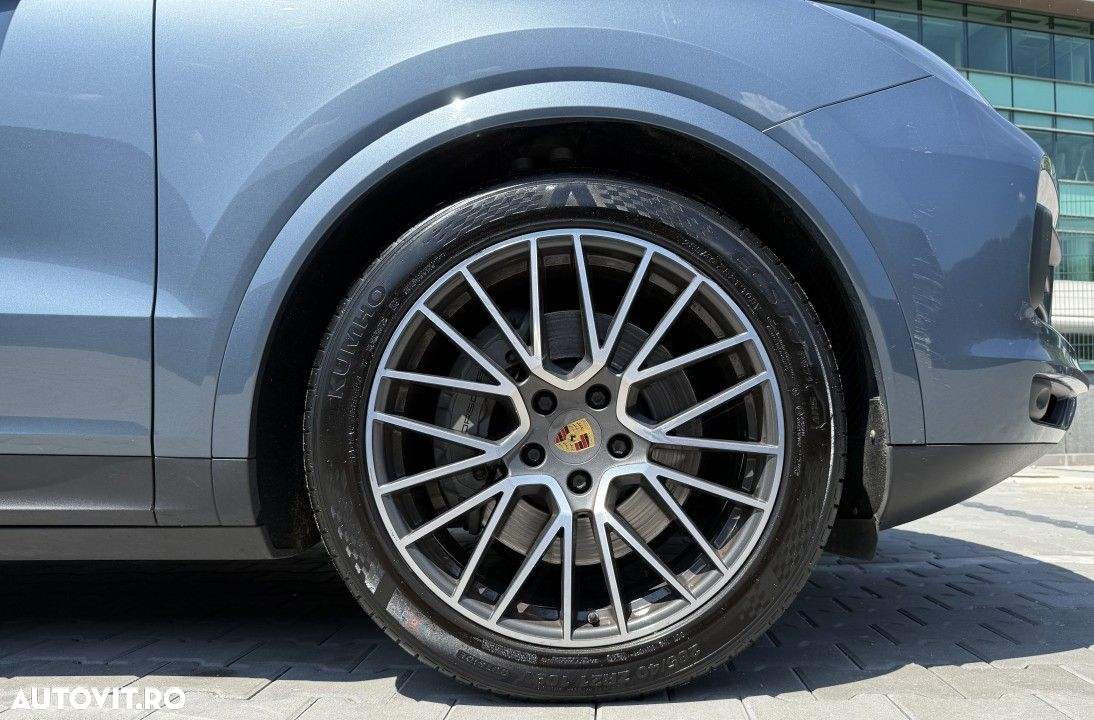 Porsche Cayenne - 30