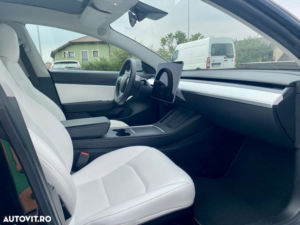 Tesla Model 3 - 12