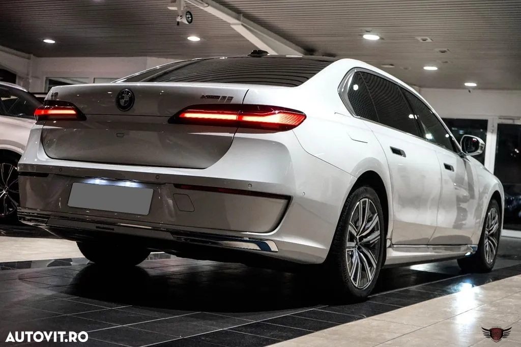 BMW i7 xDrive60 - 12
