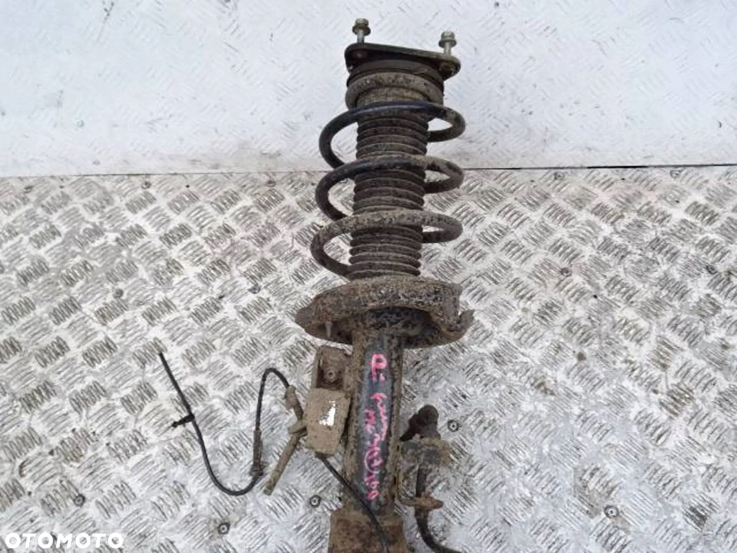 Zwrotnica kolumna PRAWA Ford Focus MK3 1.6 TDCI - 2