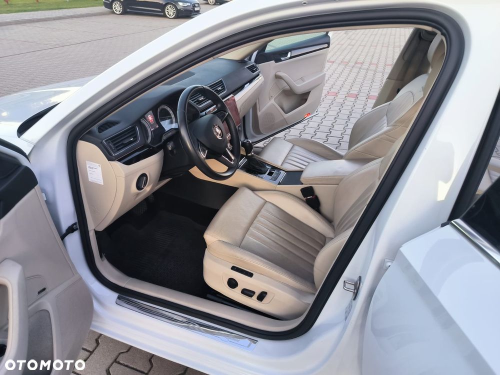 Skoda Superb 2.0 TDI 4x4 L&K DSG - 9