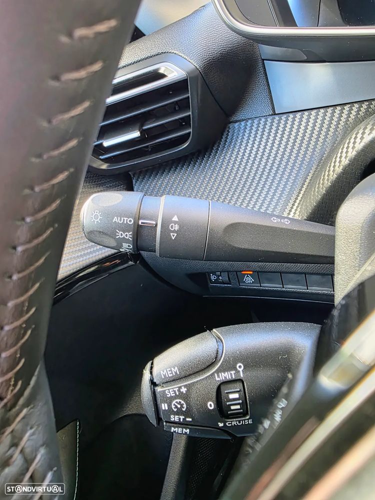 Peugeot 208 1.2 PureTech Allure - 33