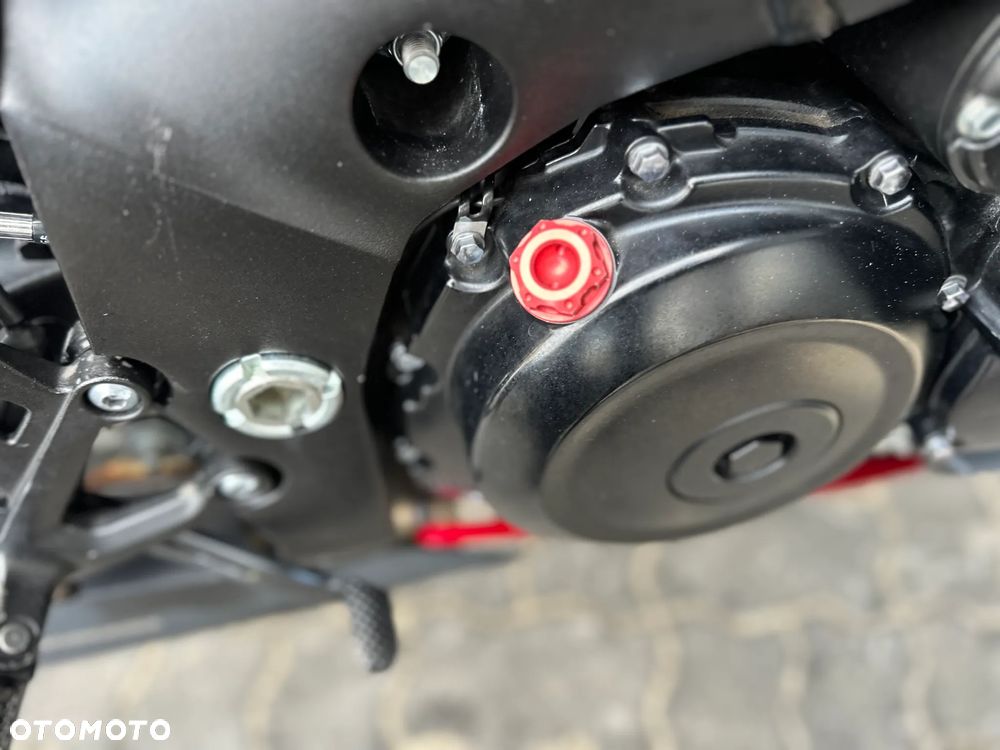 Suzuki GSX 1000 - 26
