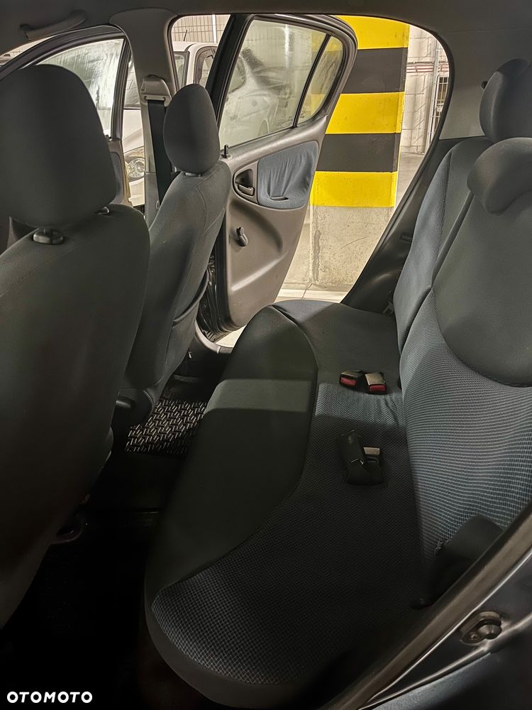 Toyota Yaris - 13