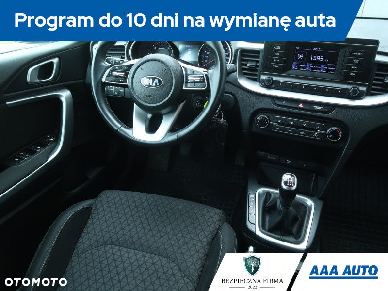 Kia Ceed - 8