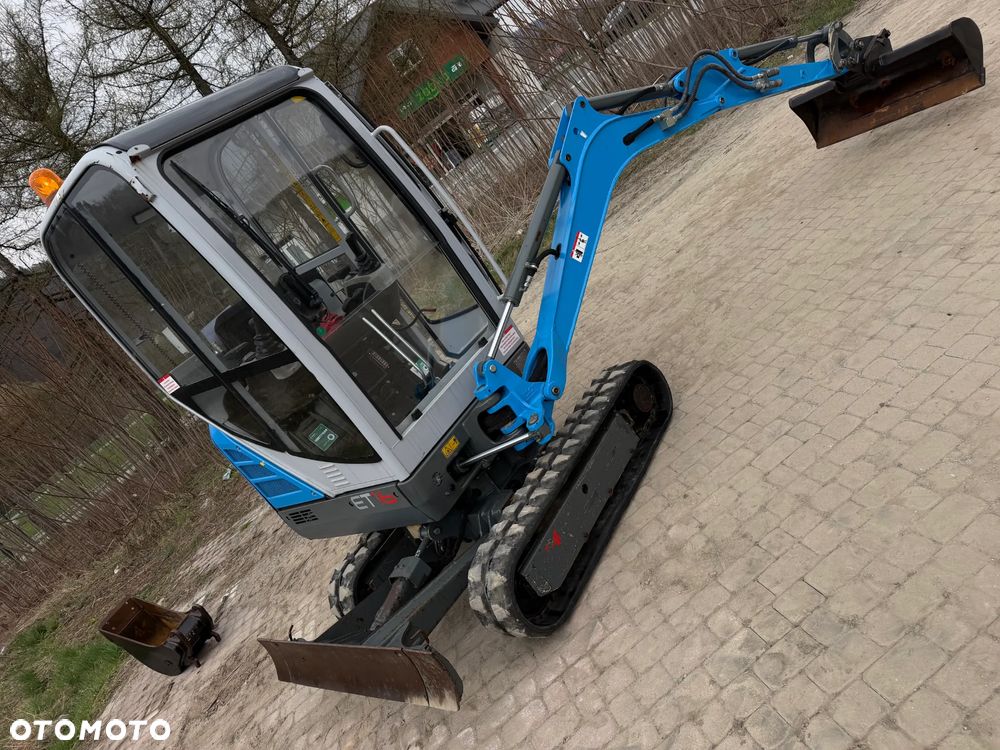 Wacker Neuson ET16 Minikoparka Koparka 2 tony. 793mtg JAK NOWA 2018 rok z Gospodarstwa Norweskiego 793 mtg. IGŁA! Rozsuwane hydraulicznie gąsienice. Dodatkowe sekcje Hydrauliczne. Silnik Yanmar 3 cyl. Aktualna DEKRA BMWT. Po serwisach! Ani deka luzów i wycieków. OKAZJA TANIO. Zadbana maszyna. 2 łyżki. Nie różni się od nówki sztuki z salonu!! Wielka Okazja. Fabryczny lakier na podzespołach! - 24