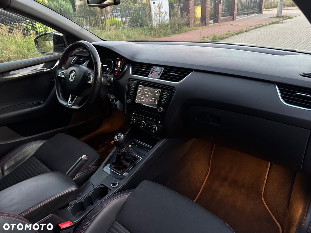 Skoda Octavia Combi 2.0 TDI (Green tec) RS - 32