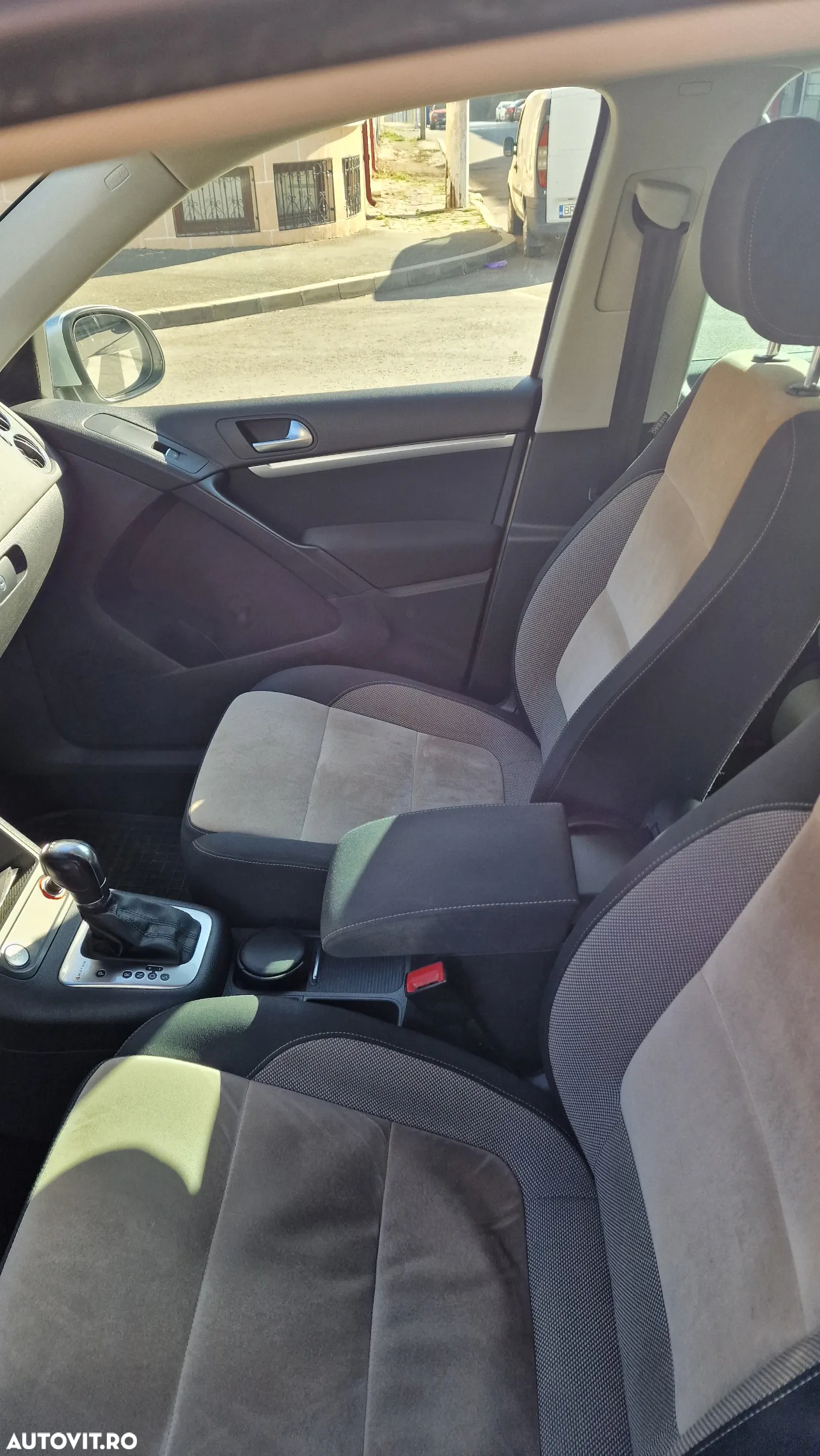 Volkswagen Tiguan 2.0 TDI 4Motion DSG BMT Sport & Style - 31