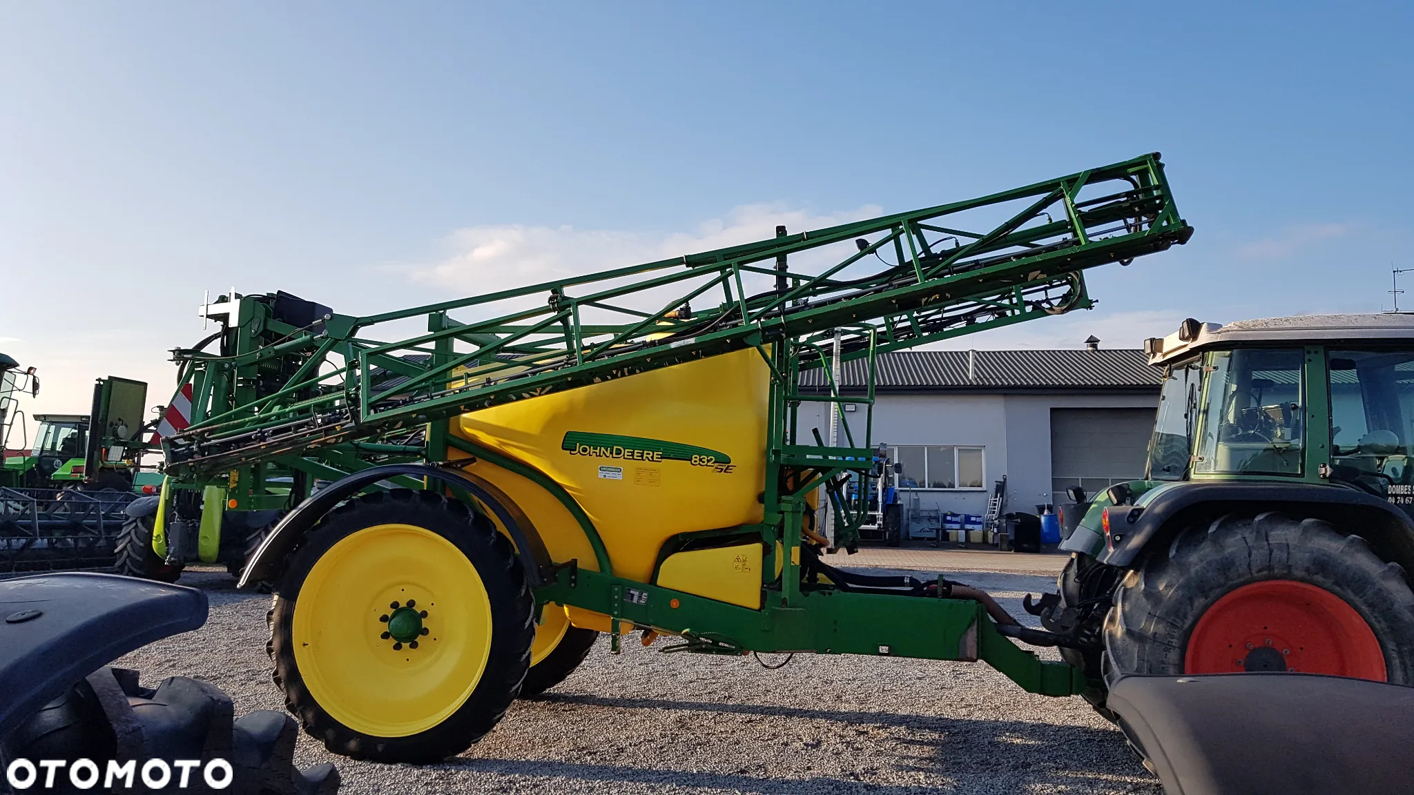 John Deere 832 - 10