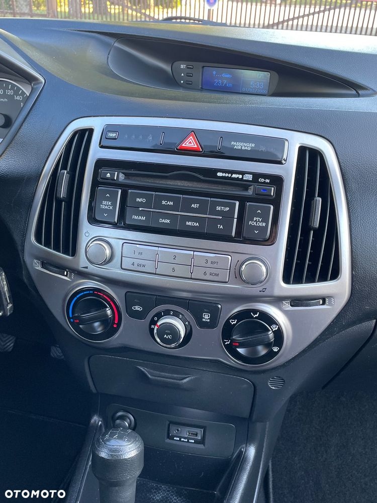 Hyundai i20 - 24