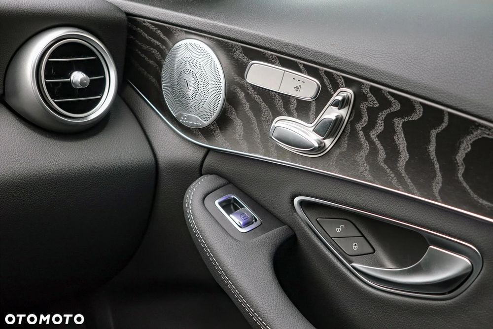 Mercedes-Benz Klasa C 300 4MATIC 9G-TRONIC - 27