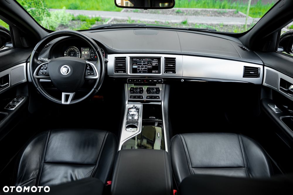 Jaguar XF 2.0 T Premium Luxury - 27