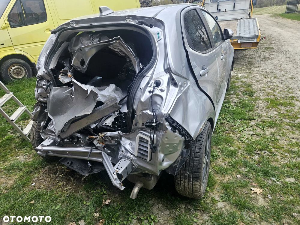 Toyota Yaris Hybrid 100 Active - 6