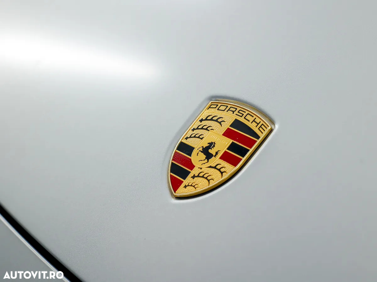 Porsche 911 Carrera 4S - 38