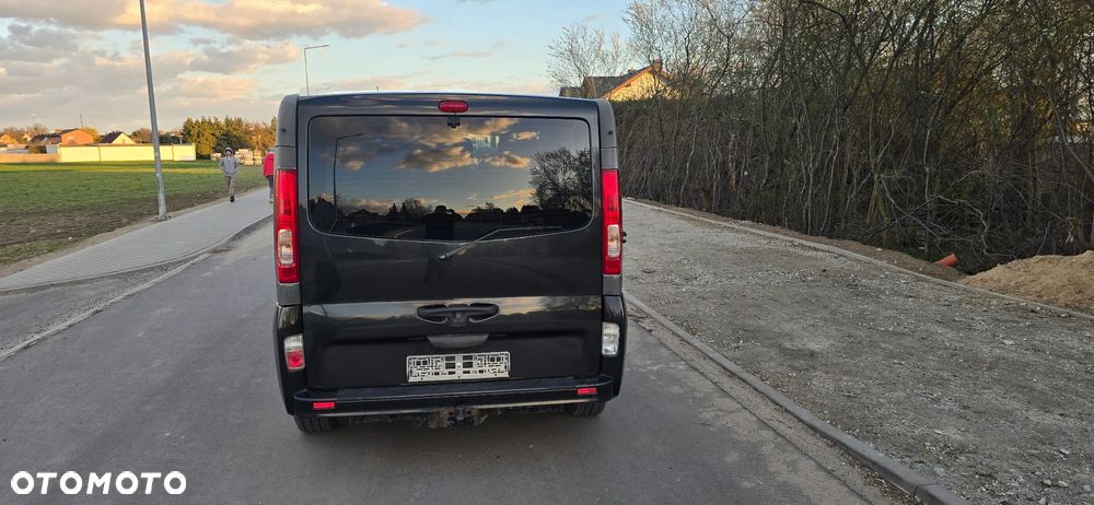 Renault Trafic Grand Passenger Black Edition - 4