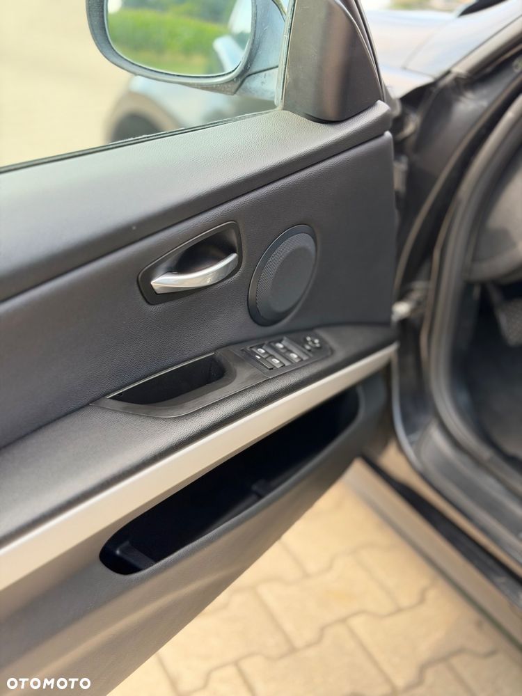 BMW Seria 3 318d - 25