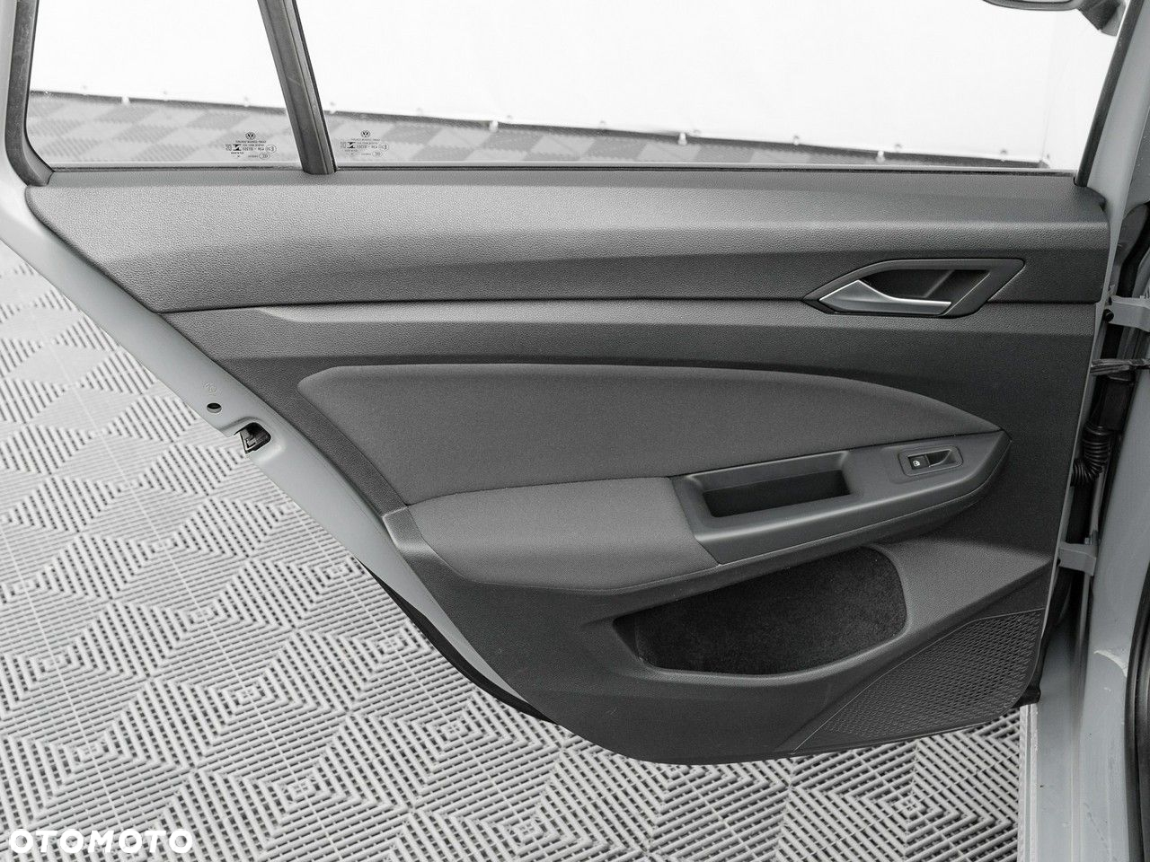 Volkswagen Golf VIII 1.5 TSI EVO Life - 24