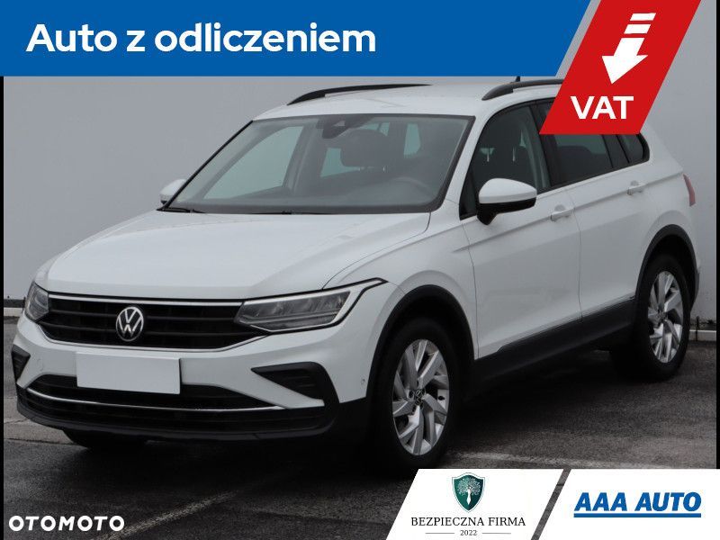 Volkswagen Tiguan - 1