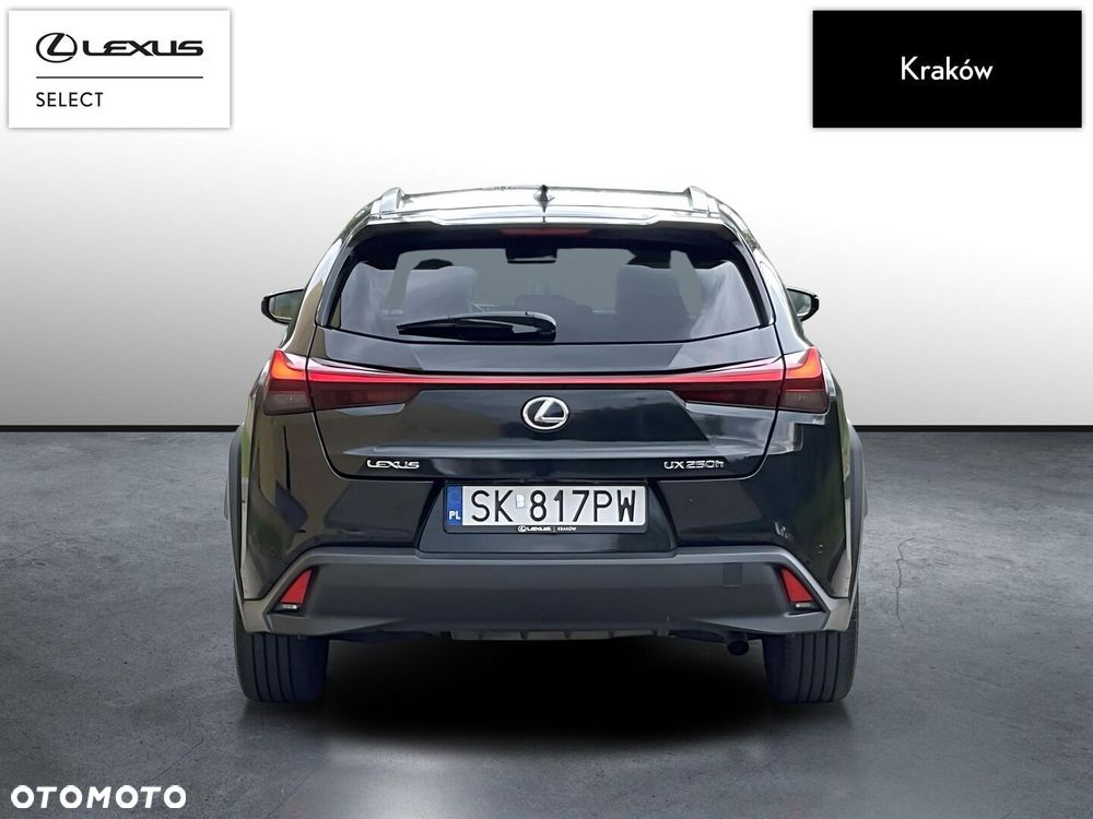 Lexus UX - 4