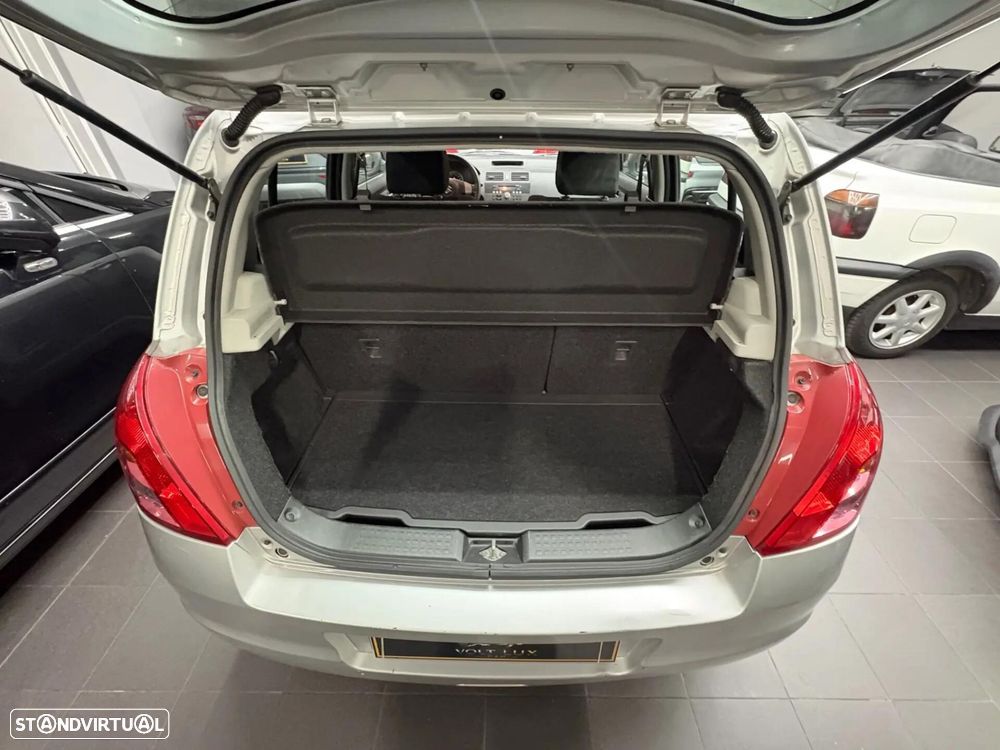 Suzuki Swift 1.3 DDiS Sport — fotografia 26