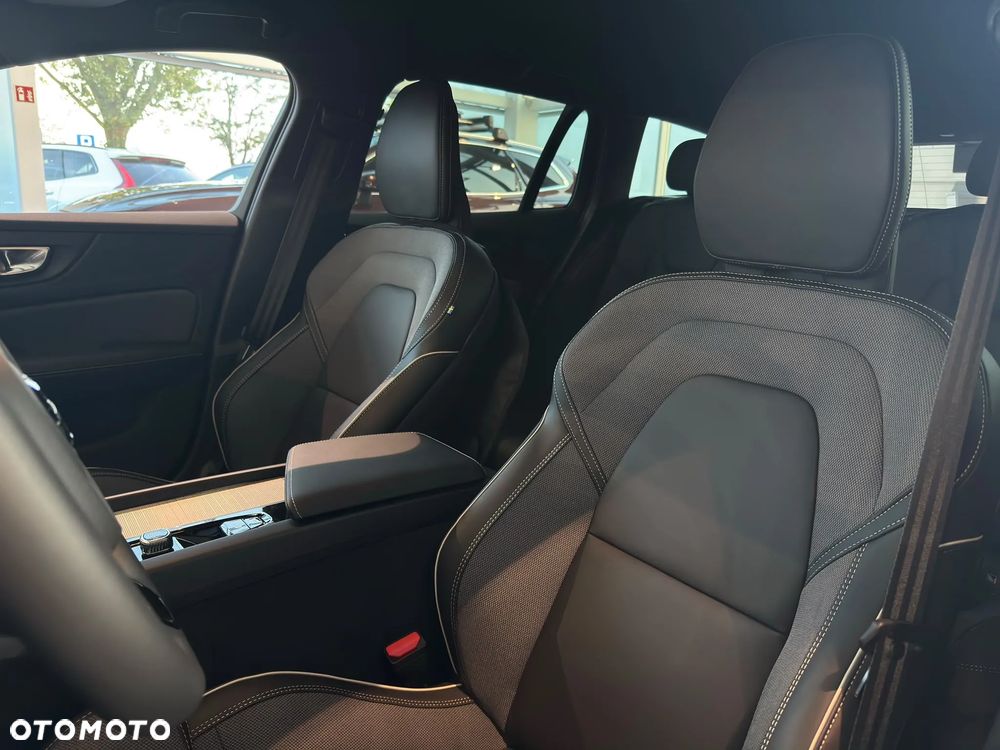 Volvo V60 B4 B Plus Dark - 8