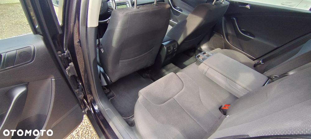Volkswagen Passat 1.6 FSI Comfortline - 26