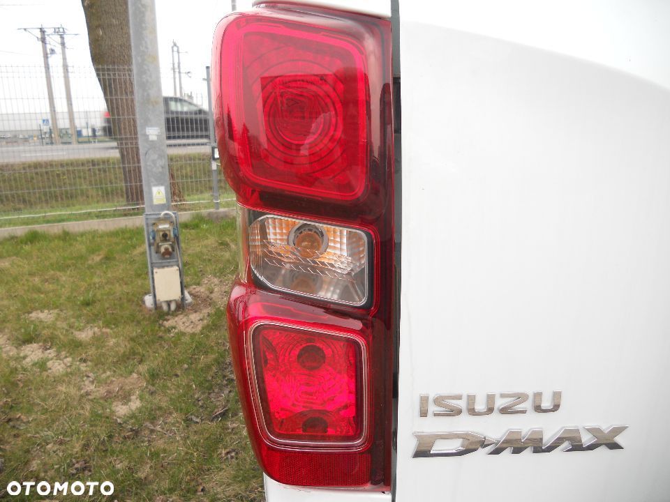 LAMPA TYLNA LEWA Żarówkowa Oryginał ISUZU D-max od 2020r. - 3