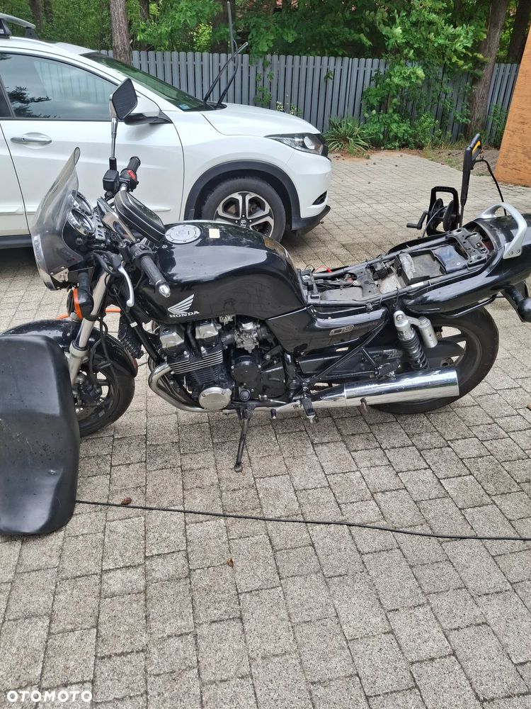 Honda CB - 1