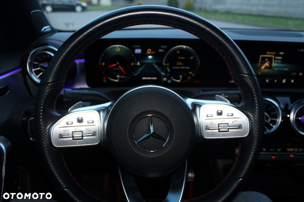 Mercedes-Benz CLA - 12