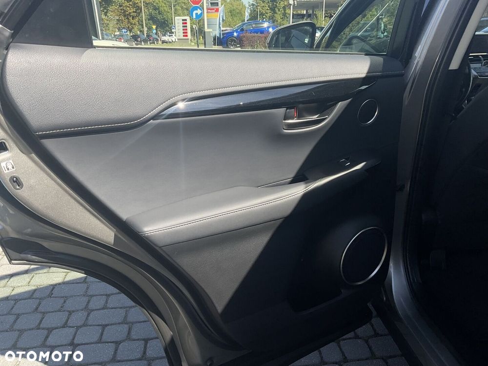 Lexus NX 300h Business Edition AWD - 15