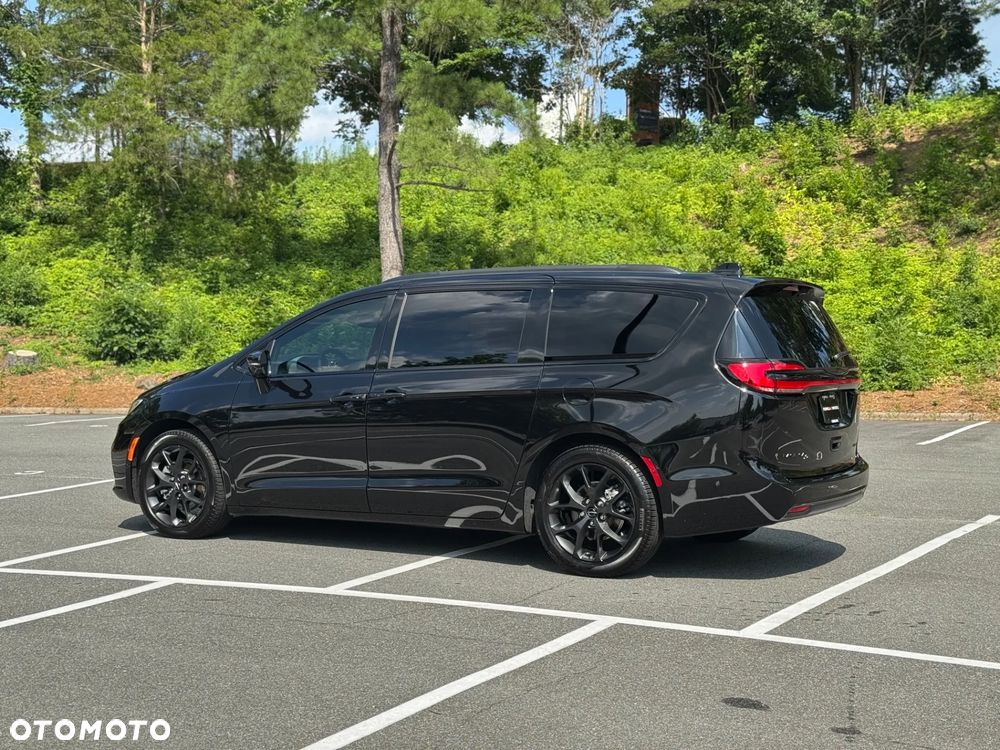 Chrysler Pacifica - 8