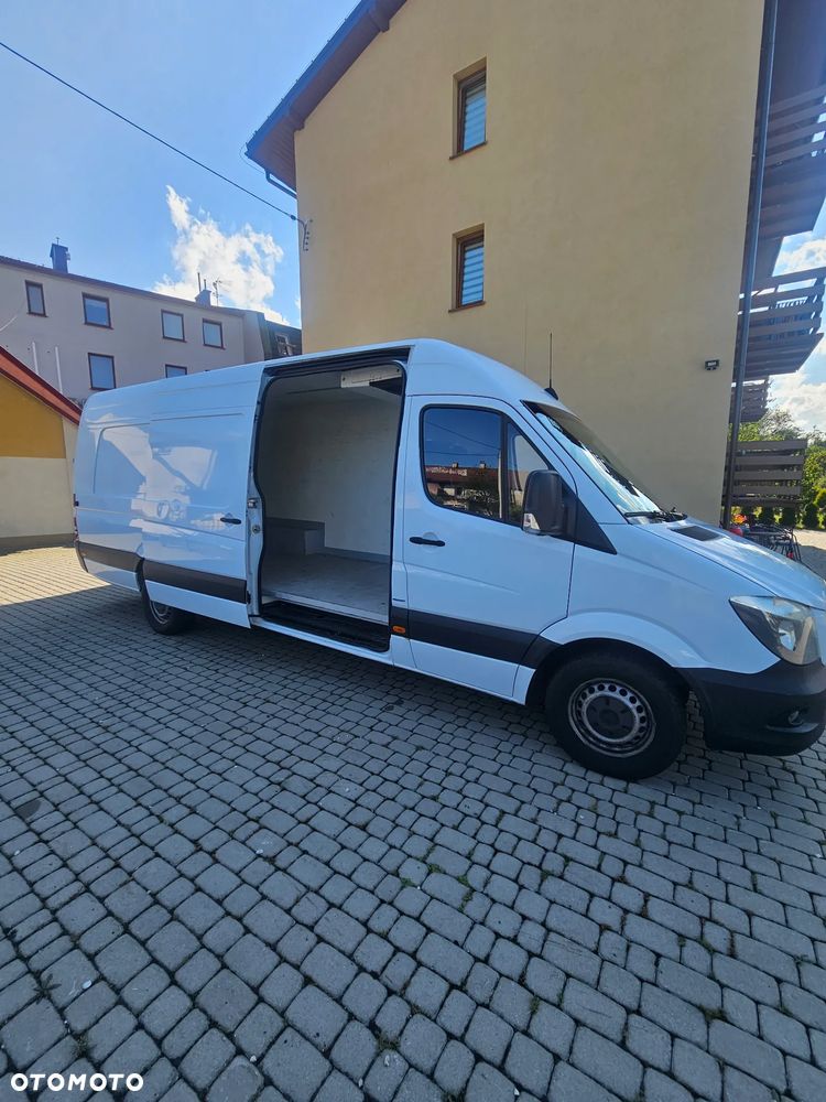 Mercedes-Benz Sprinter 319 - 12