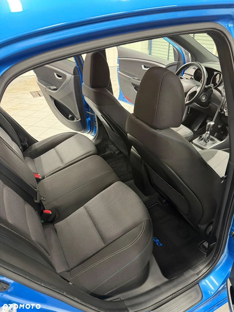 Hyundai i30 blue 1.6 GDI Passion - 11