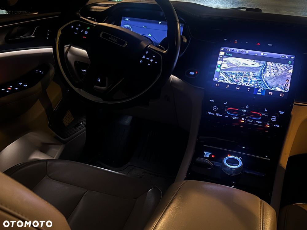 Jeep Grand Cherokee - 16