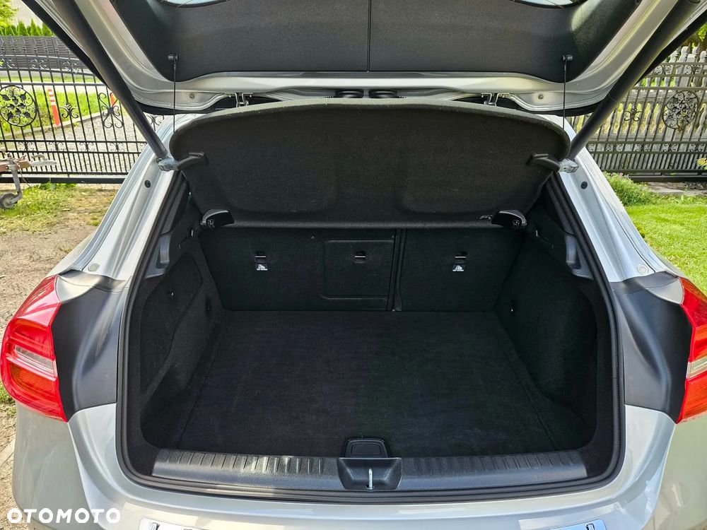 Mercedes-Benz GLA 200 7G-DCT Urban - 11