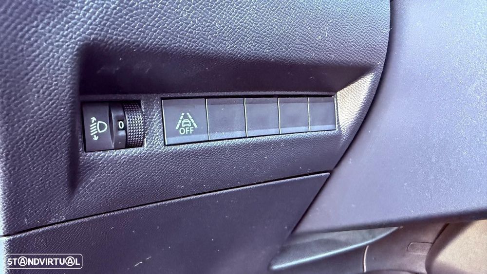 Peugeot 208 1.2 PureTech Active Pack - 37