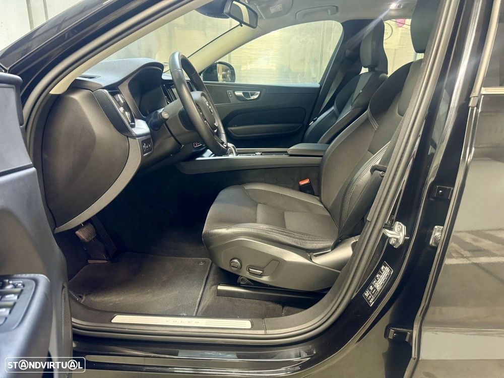 Volvo XC 60 2.0 T8 PHEV R-Design AWD - 26