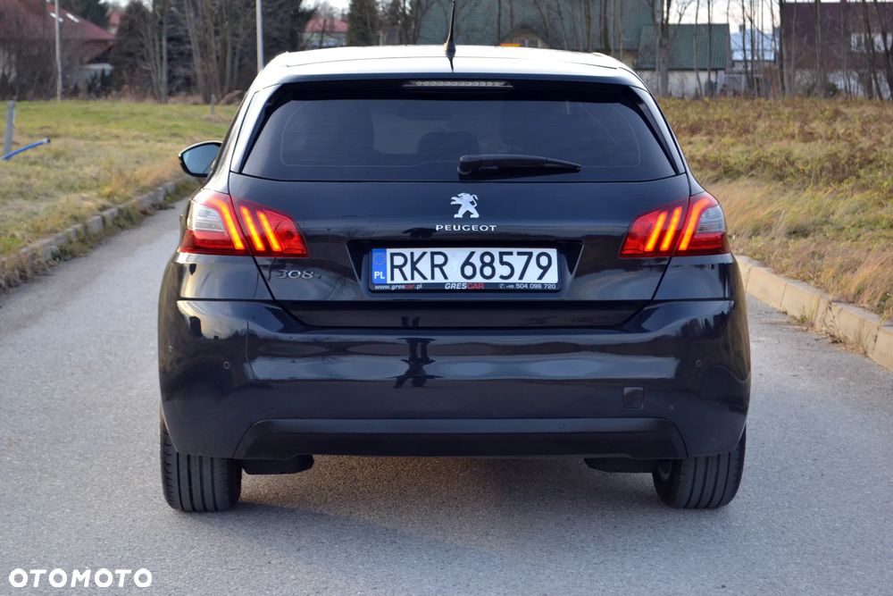 Peugeot 308 - 8