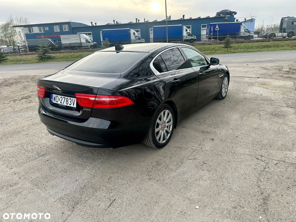 Jaguar XE 2.0 T Prestige - 7