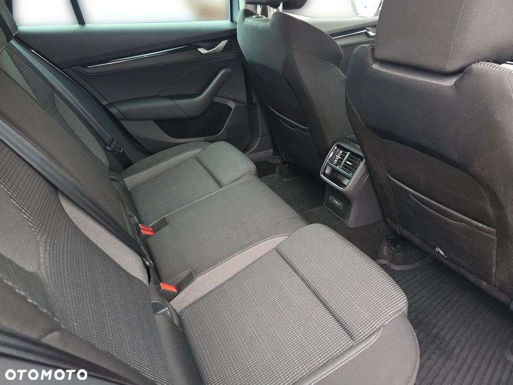 Skoda Octavia 1.5 TSI mHEV Selection DSG - 14