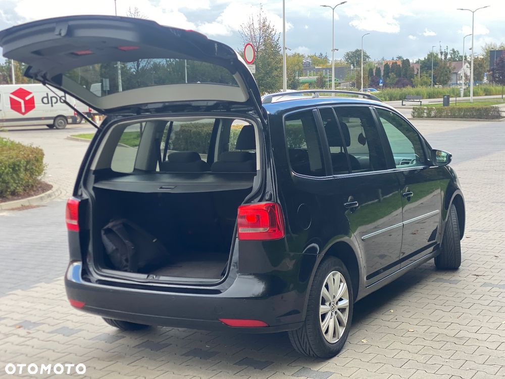 Volkswagen Touran - 18