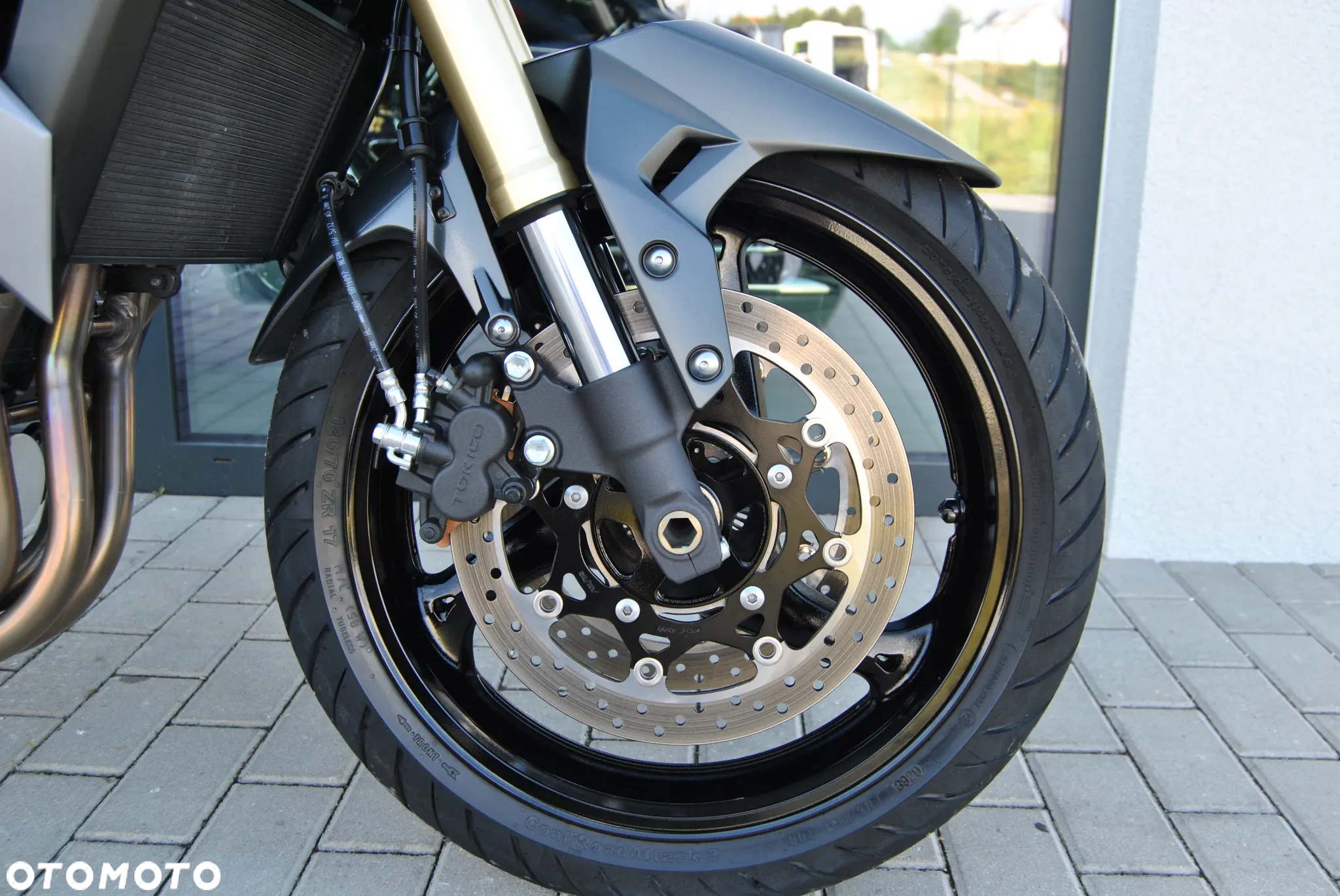Suzuki GSR - 34