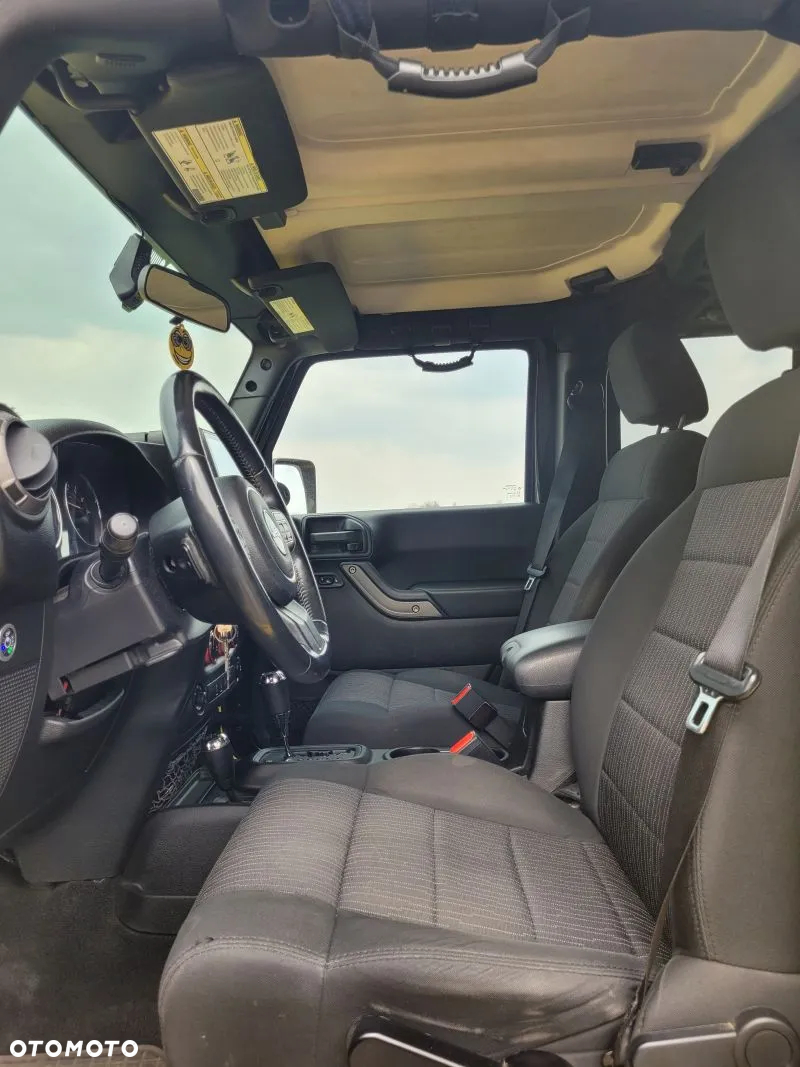 Jeep Wrangler Unlimited 3.8 Sahara - 19