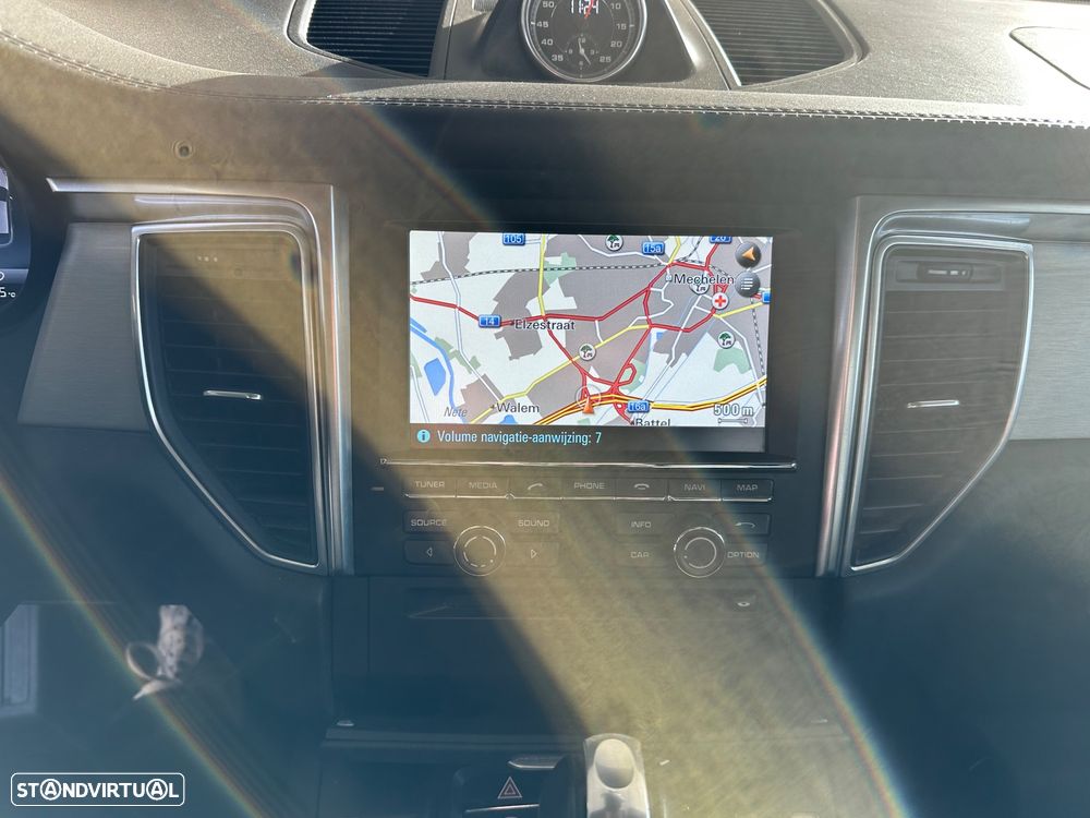 Porsche Macan Turbo - 18