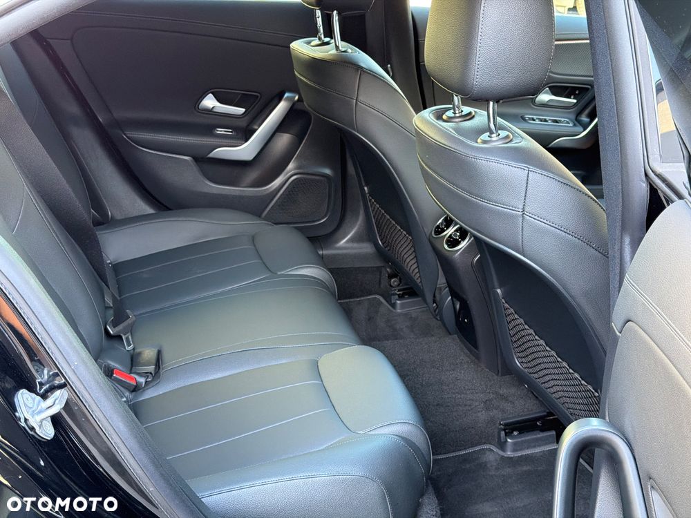 Mercedes-Benz CLA 200 d Progressive 8G-DCT - 38