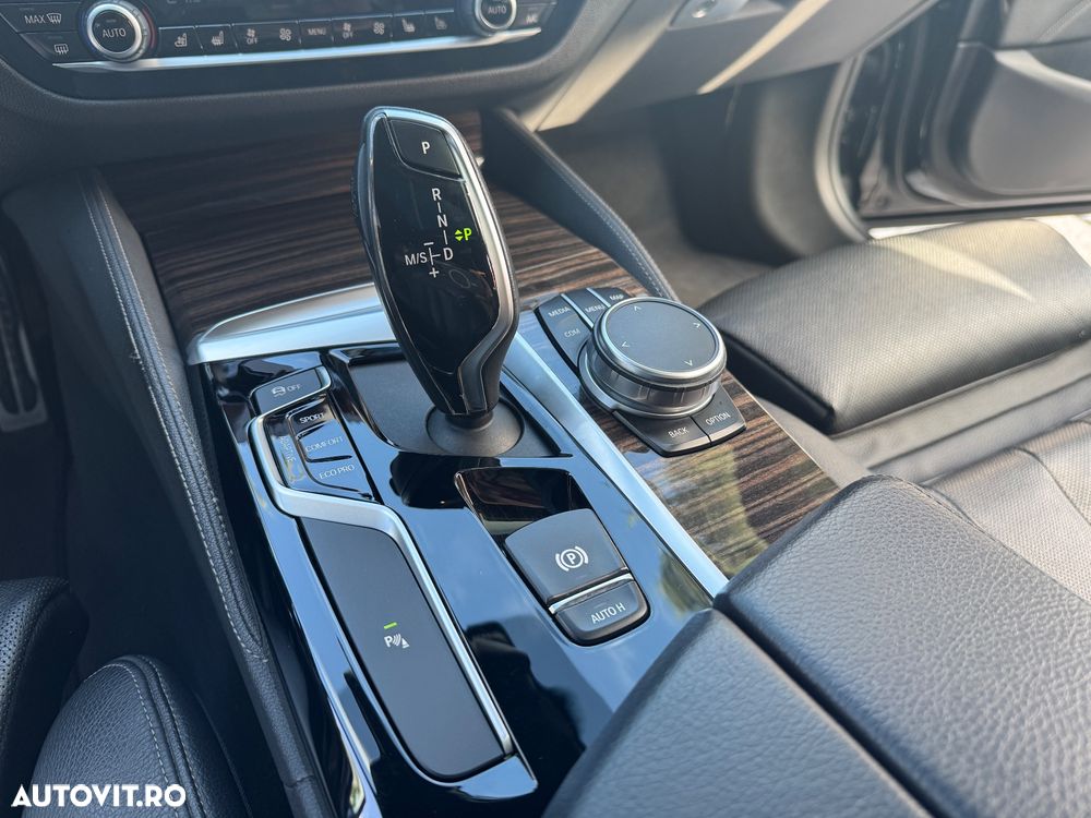 BMW Seria 5 530d xDrive - 7