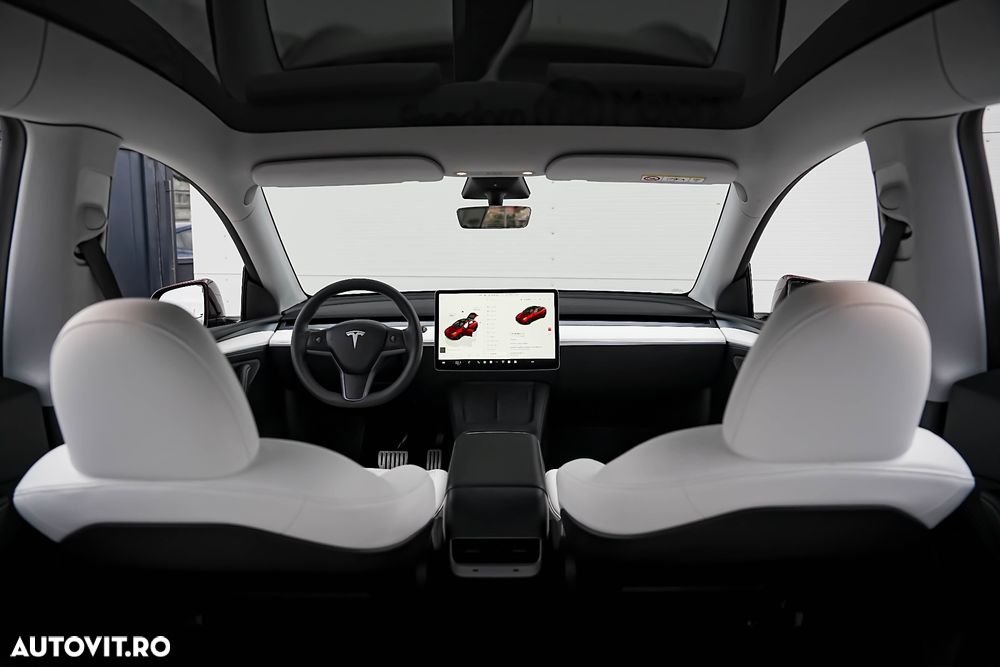 Tesla Model Y - 11